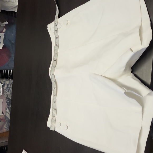 ecru White Side Button Detailing Back Zipper Shorter Shorts Size 6 - Picture 10 of 12